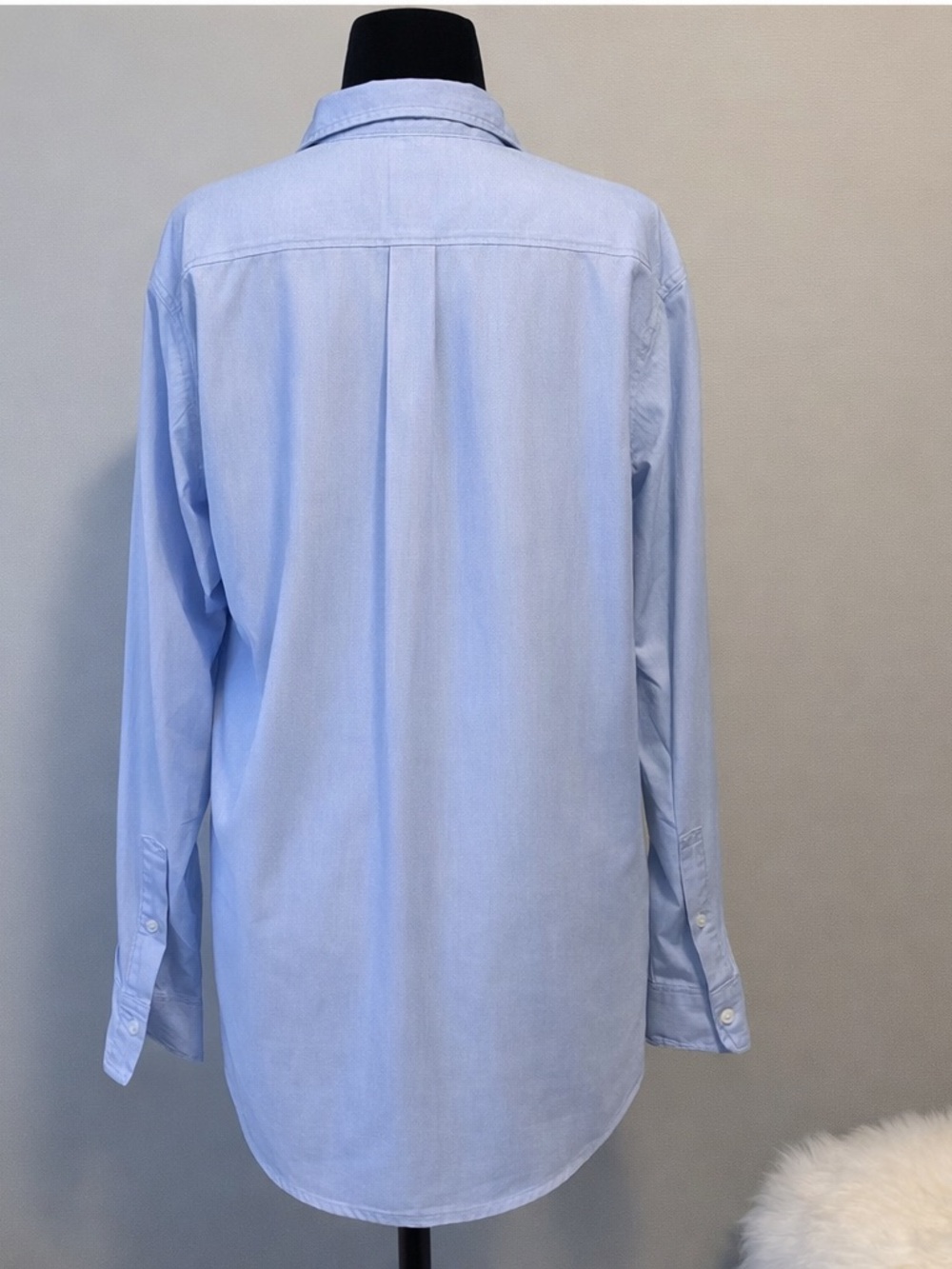 ARITZIA Talula Boyfriend Fit Shirt in Medium - Picture 3 of 7